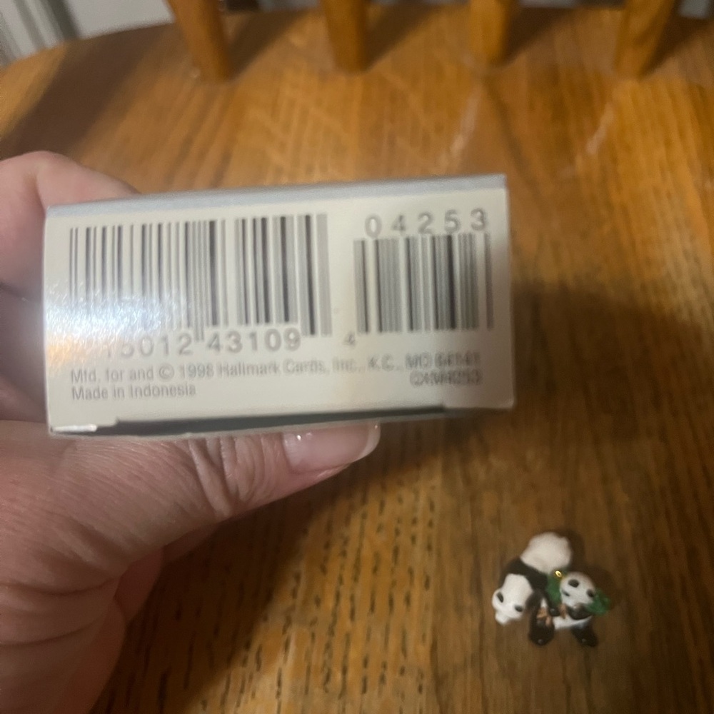 KEEPSAKE by Hallmark- peaceful pandas 🐼 miniature ornament. - Picture 3 of 7
